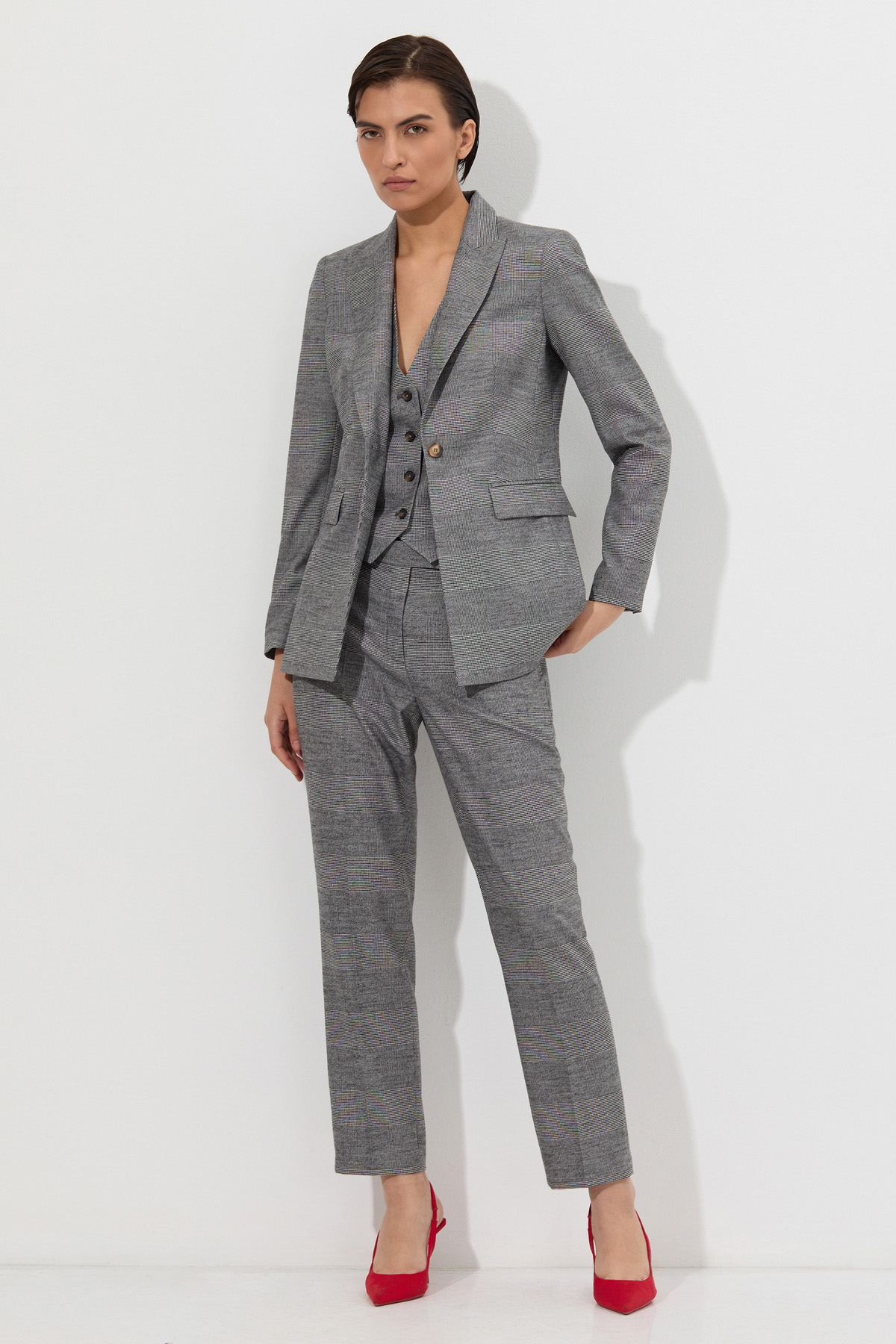 Приталенный жакет VASSA&Co, пол женский, цвет серый, фото №3