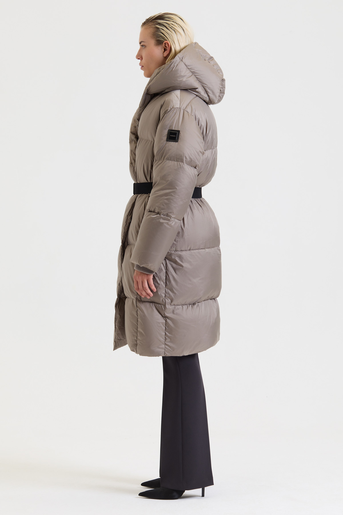 Пуховик со съемным поясом VASSA&Co, пол женский, цвет коричневый, фото №3