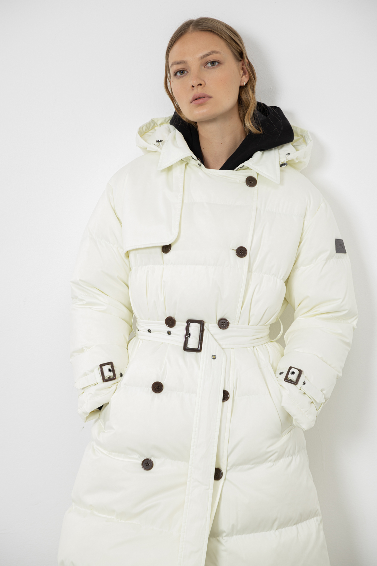 Пальто на молнии с капюшоном на кнопках VASSA CODE, пол женский, цвет белый, фото №2