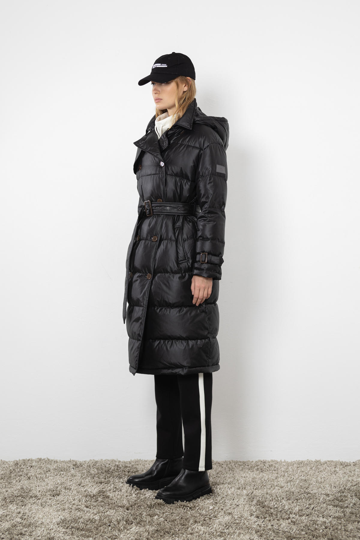 Пальто на молнии с капюшоном на кнопках VASSA CODE, пол женский, цвет черный, фото №4