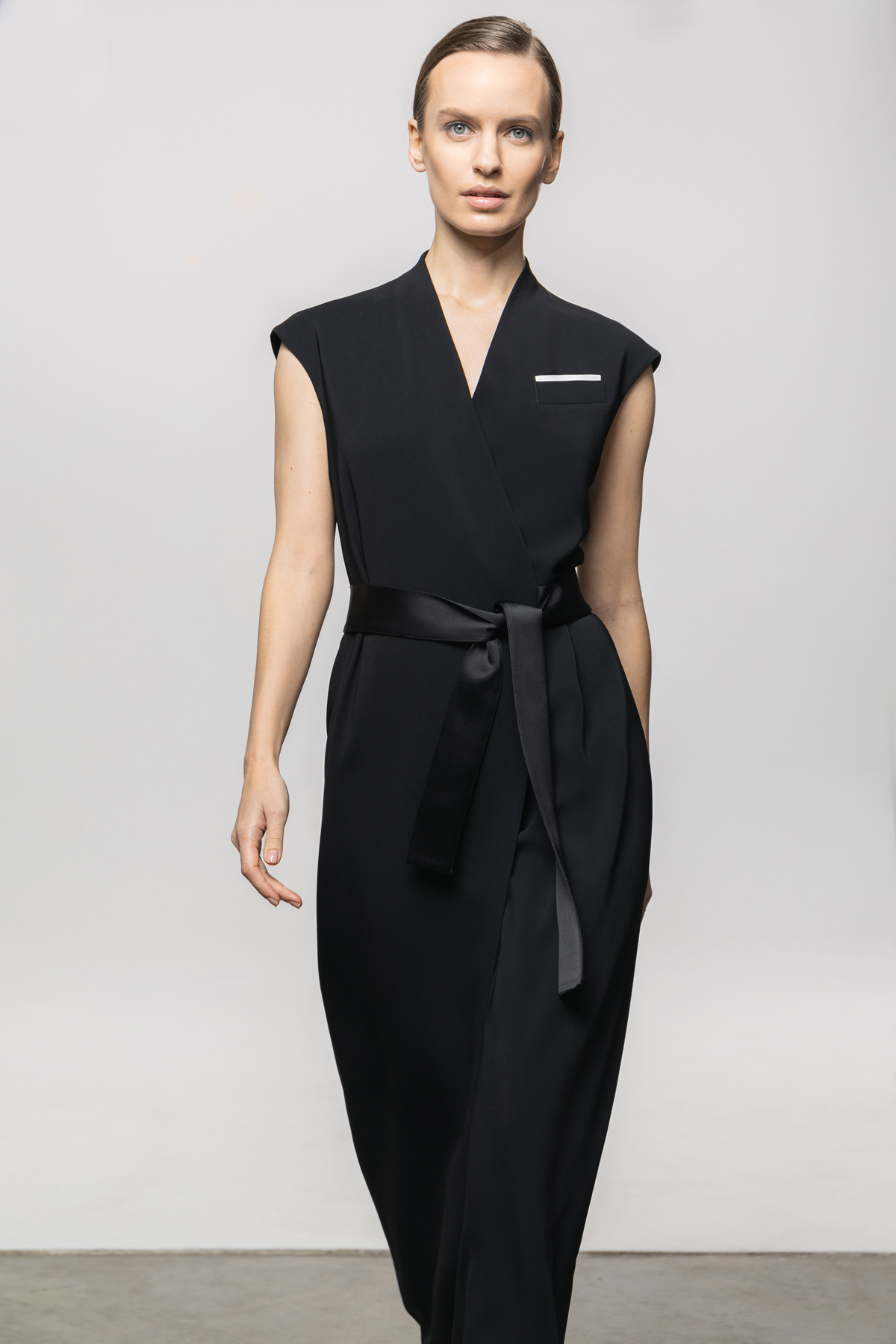 Платье на запах в стиле кимоно VASSA&Co, пол женский, цвет черный, фото №3