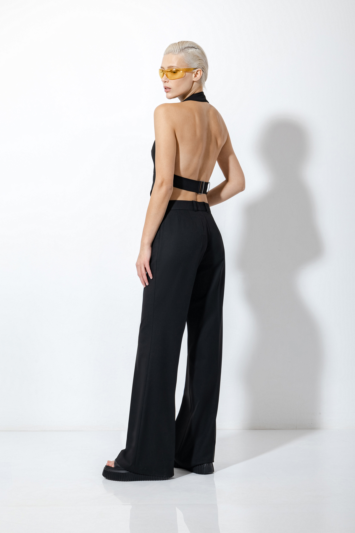 Жилет с открытой спиной VASSA&Co, пол женский, цвет черный, фото №4