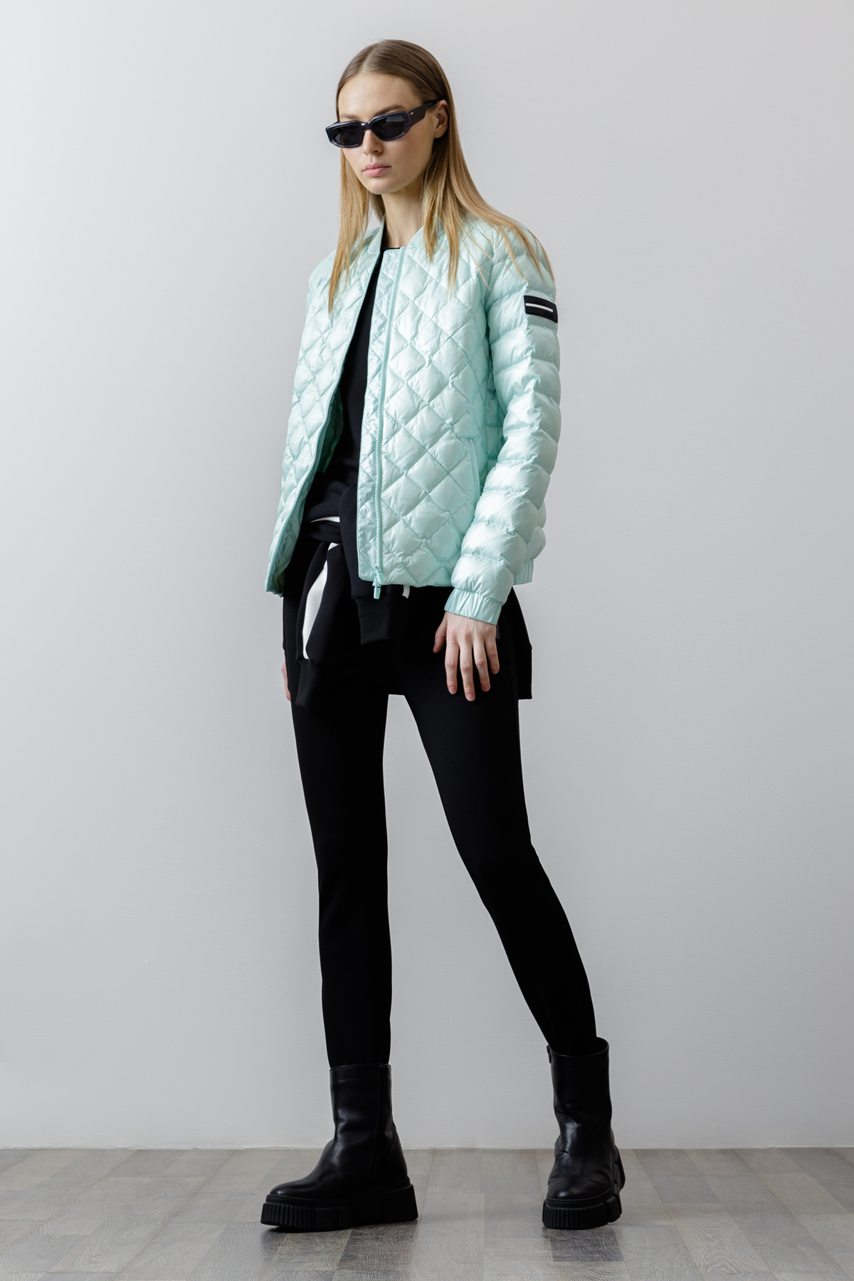 Стеганый бомбер VASSA CODE, пол женский, цвет зеленый, фото №2