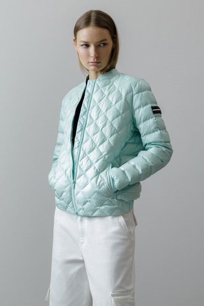 Стеганый бомбер VASSA CODE, пол женский, цвет зеленый, фото №4