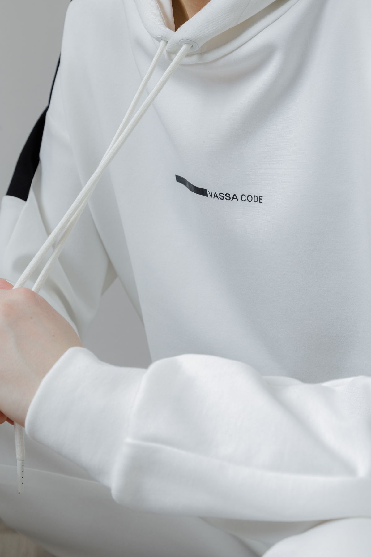 Худи с контрастными вставками , пол женский, цвет белый, фото №5