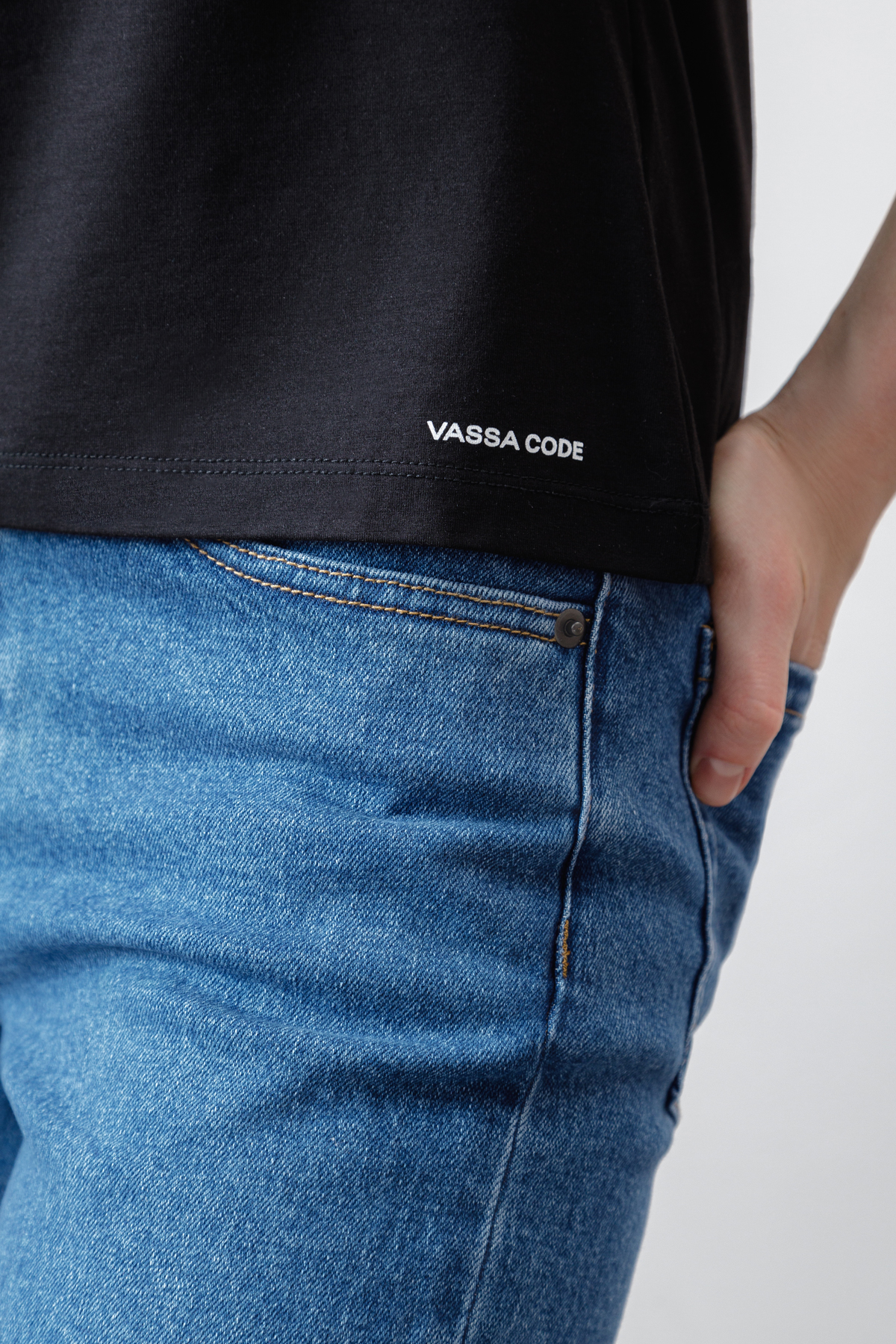 Футболка приталенного кроя , пол женский, цвет черный, фото №2