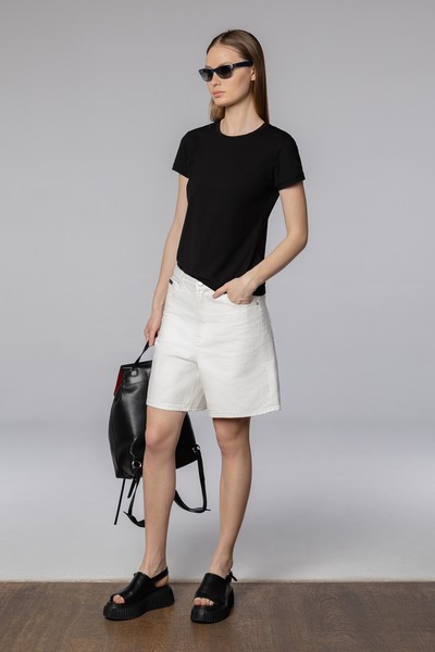 Джинсовые шорты в молочном оттенке , пол женский, цвет белый, фото №2