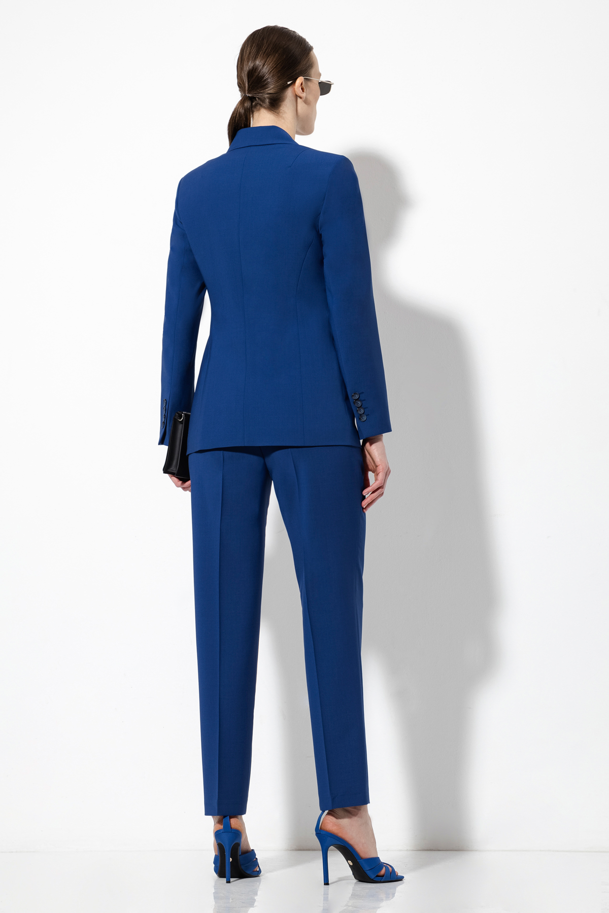 Зауженные брюки VASSA&Co, пол женский, цвет синий, фото №2