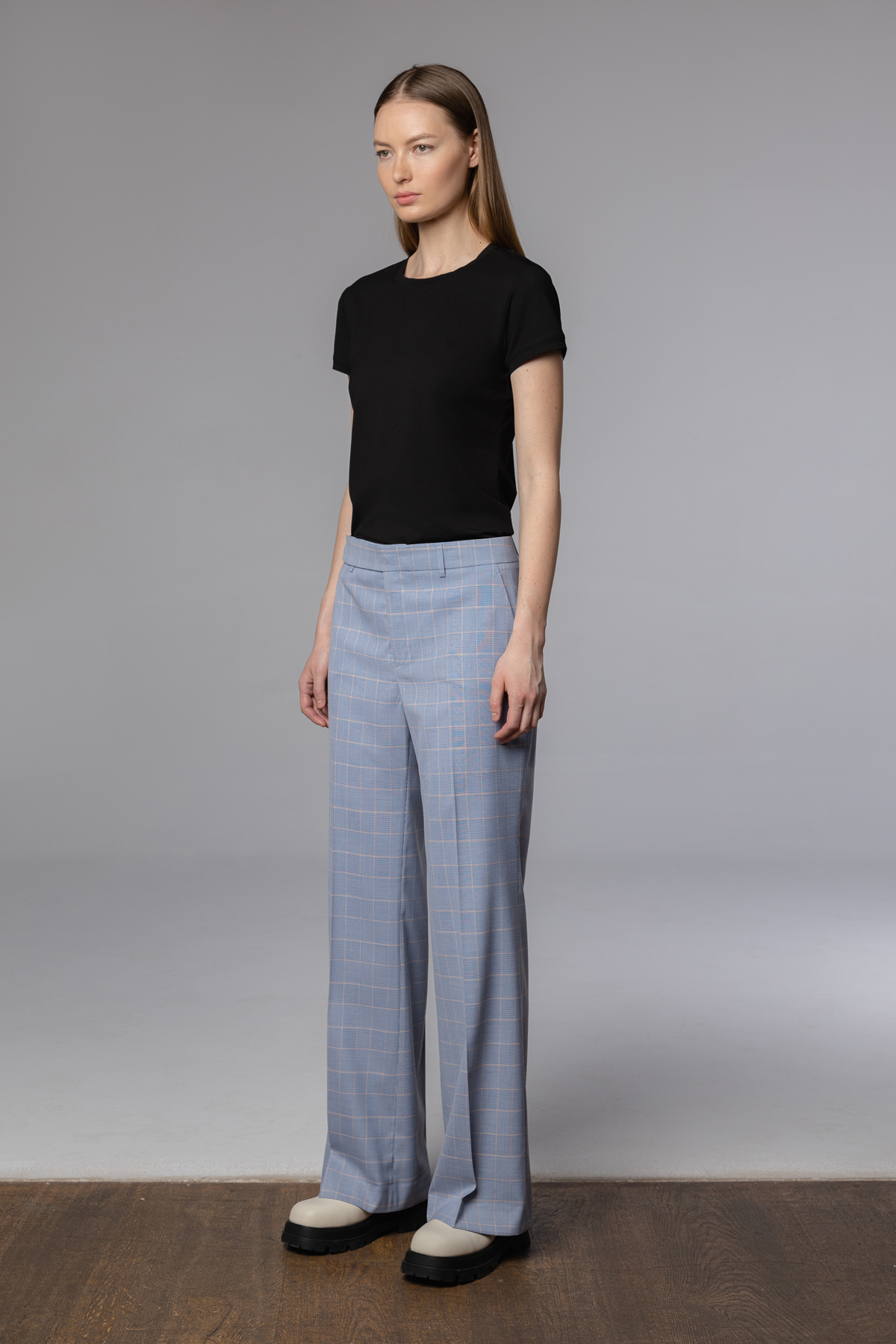 Брюки в клетку свободного кроя VASSA CODE, пол женский, цвет голубой, фото №5