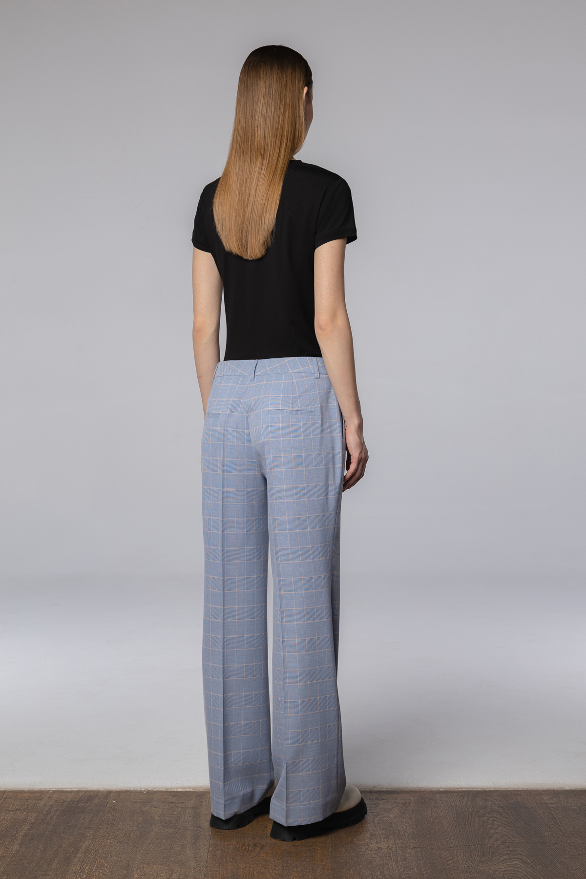 Брюки в клетку свободного кроя VASSA CODE, пол женский, цвет голубой, фото №4