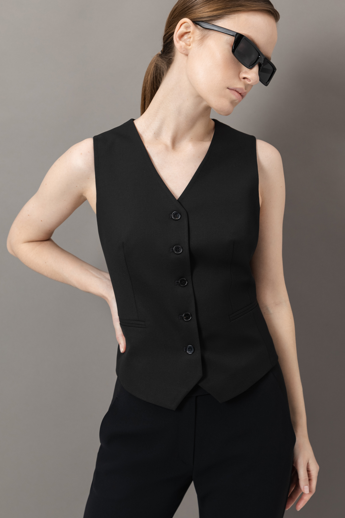 Жилет приталенного кроя VASSA&Co, пол женский, цвет черный, фото №6