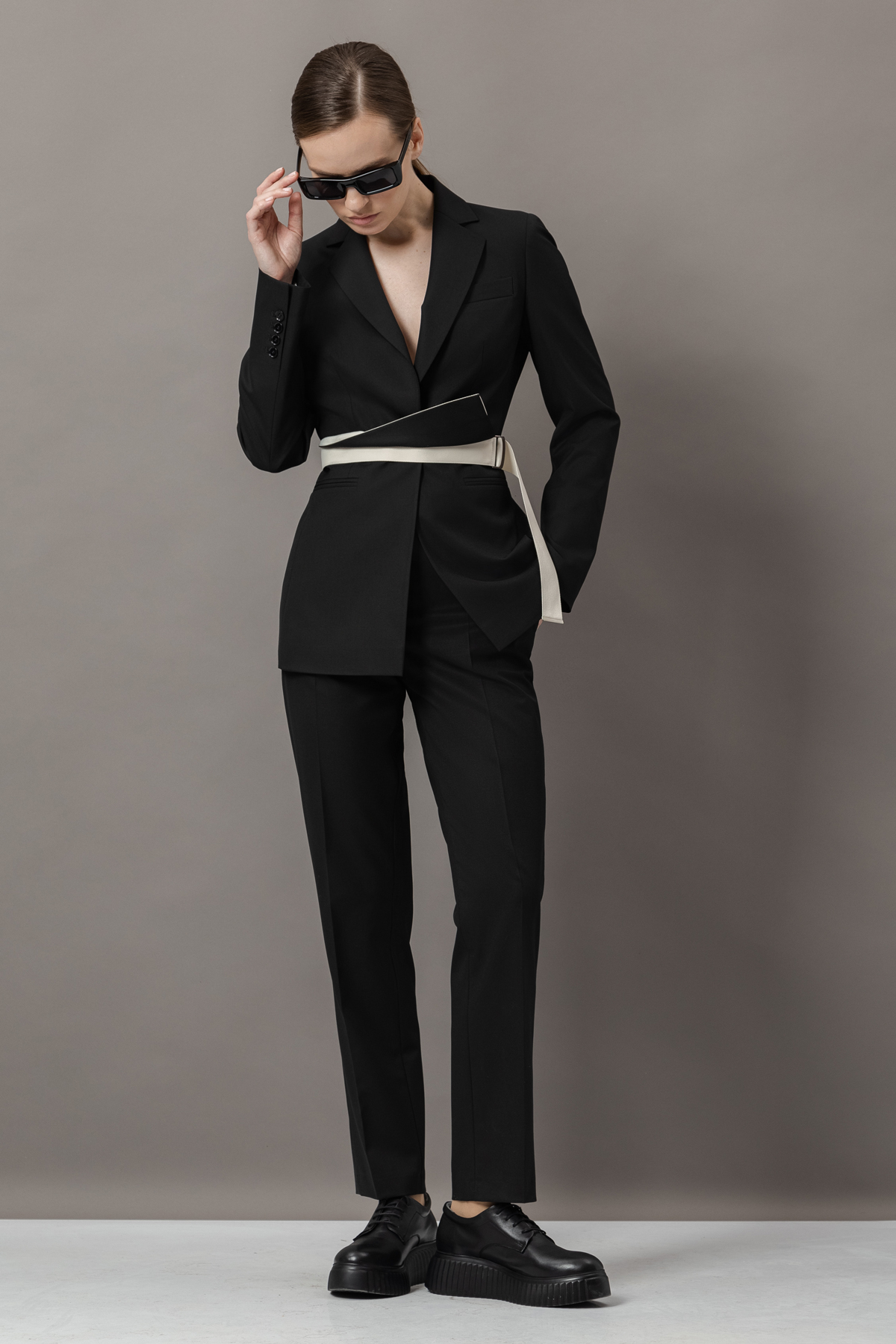 Жакет с контрастным поясом VASSA&Co, пол женский, цвет черный, фото №3