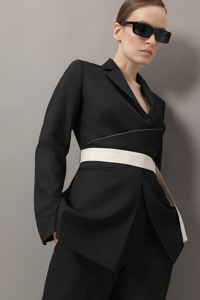 Жакет с контрастным поясом VASSA&Co, пол женский, цвет черный, фото №8