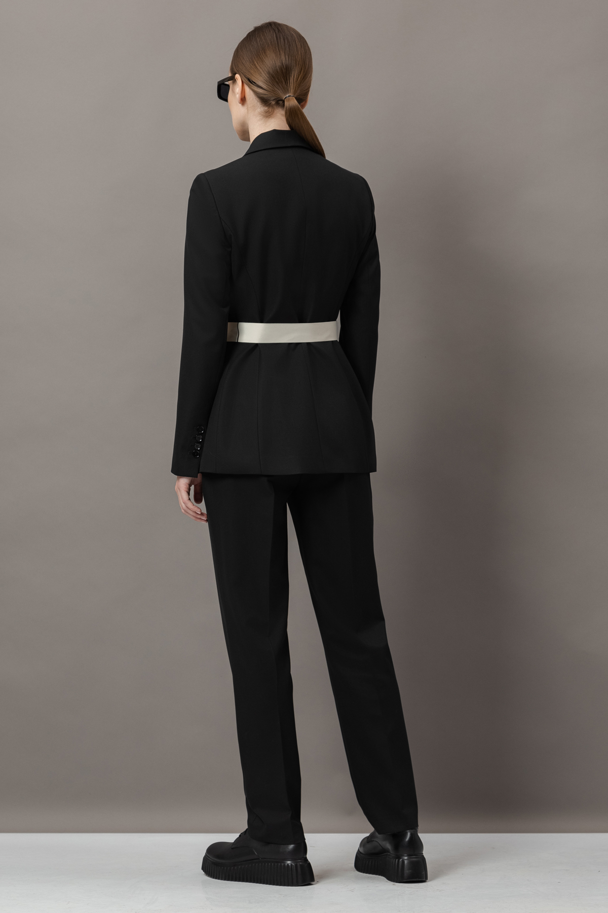 Жакет с контрастным поясом VASSA&Co, пол женский, цвет черный, фото №6