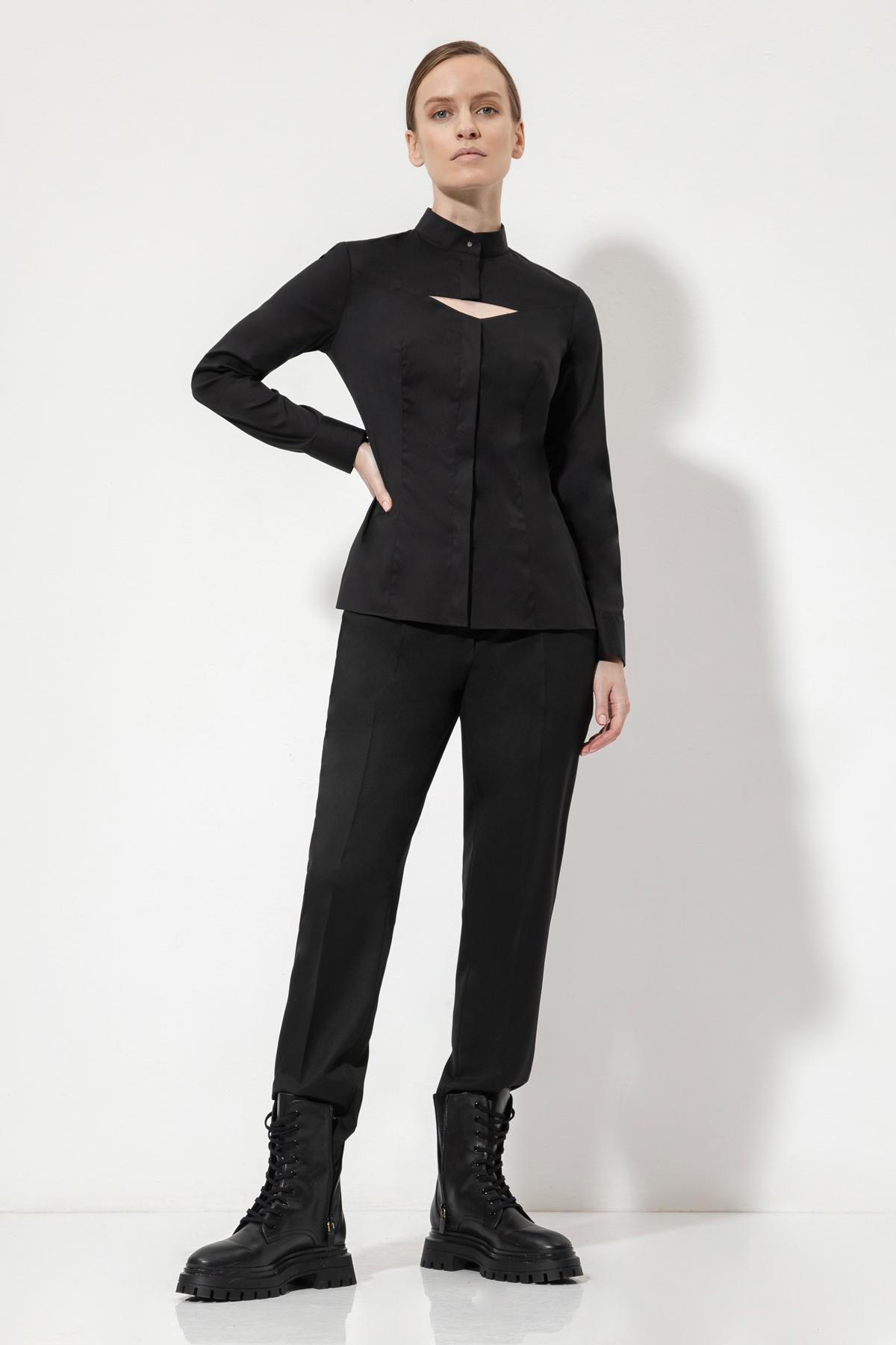 Блузка с фигурным вырезом VASSA&Co, пол женский, цвет черный, фото №2