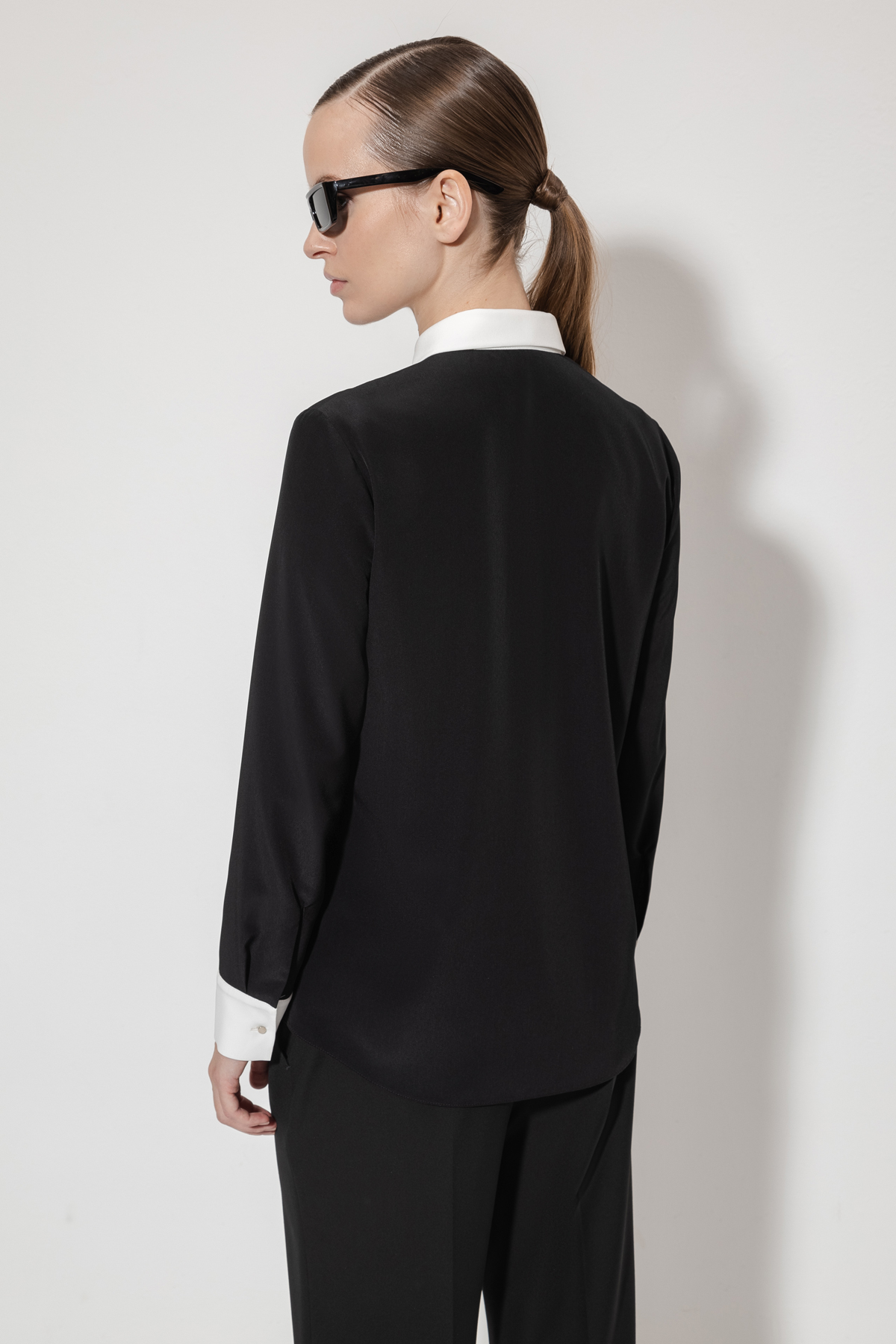 Блузка с контрастной отделкой VASSA&Co, пол женский, цвет черный, фото №6