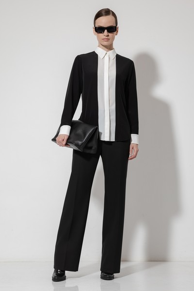 Блузка с контрастной отделкой VASSA&Co, пол женский, цвет черный, фото №2