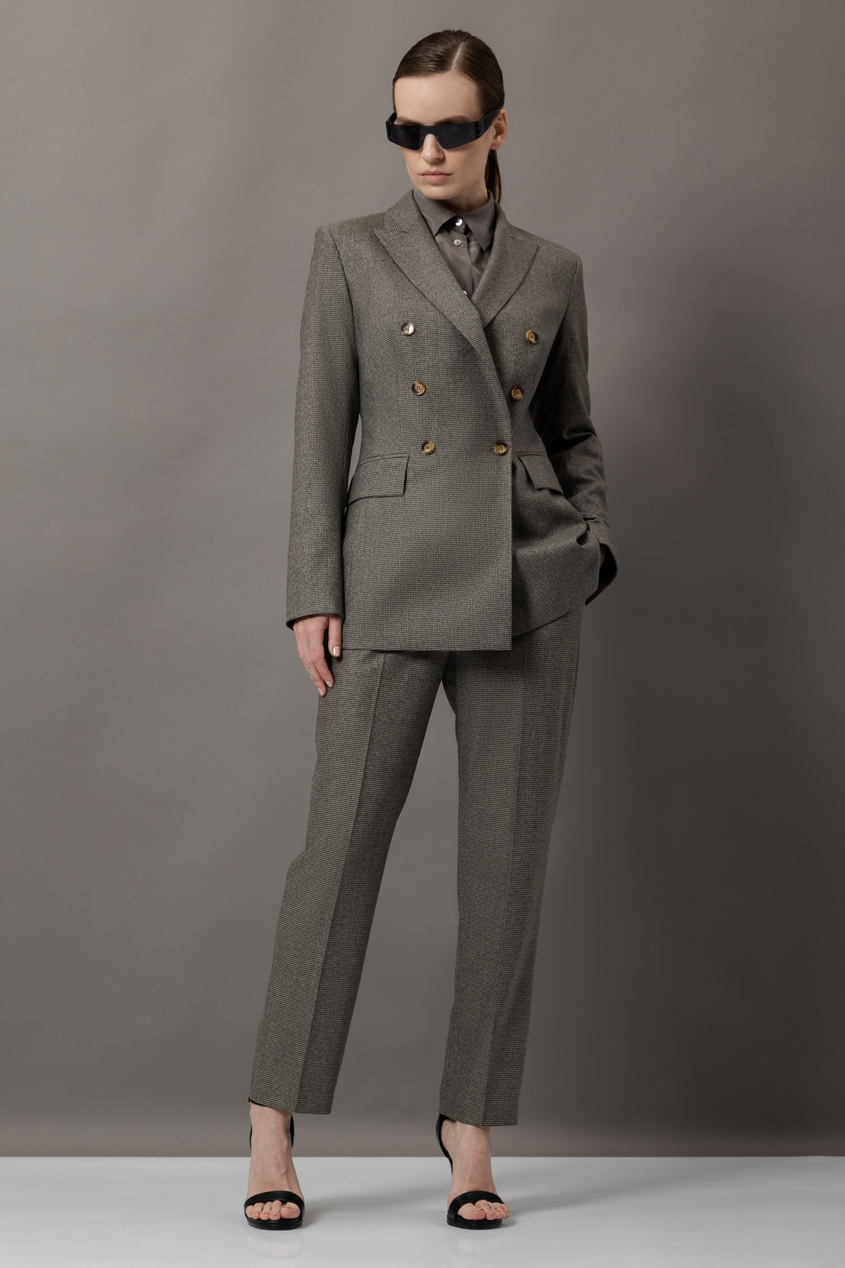 Зауженные брюки VASSA&Co, пол женский, цвет коричневый, фото №3