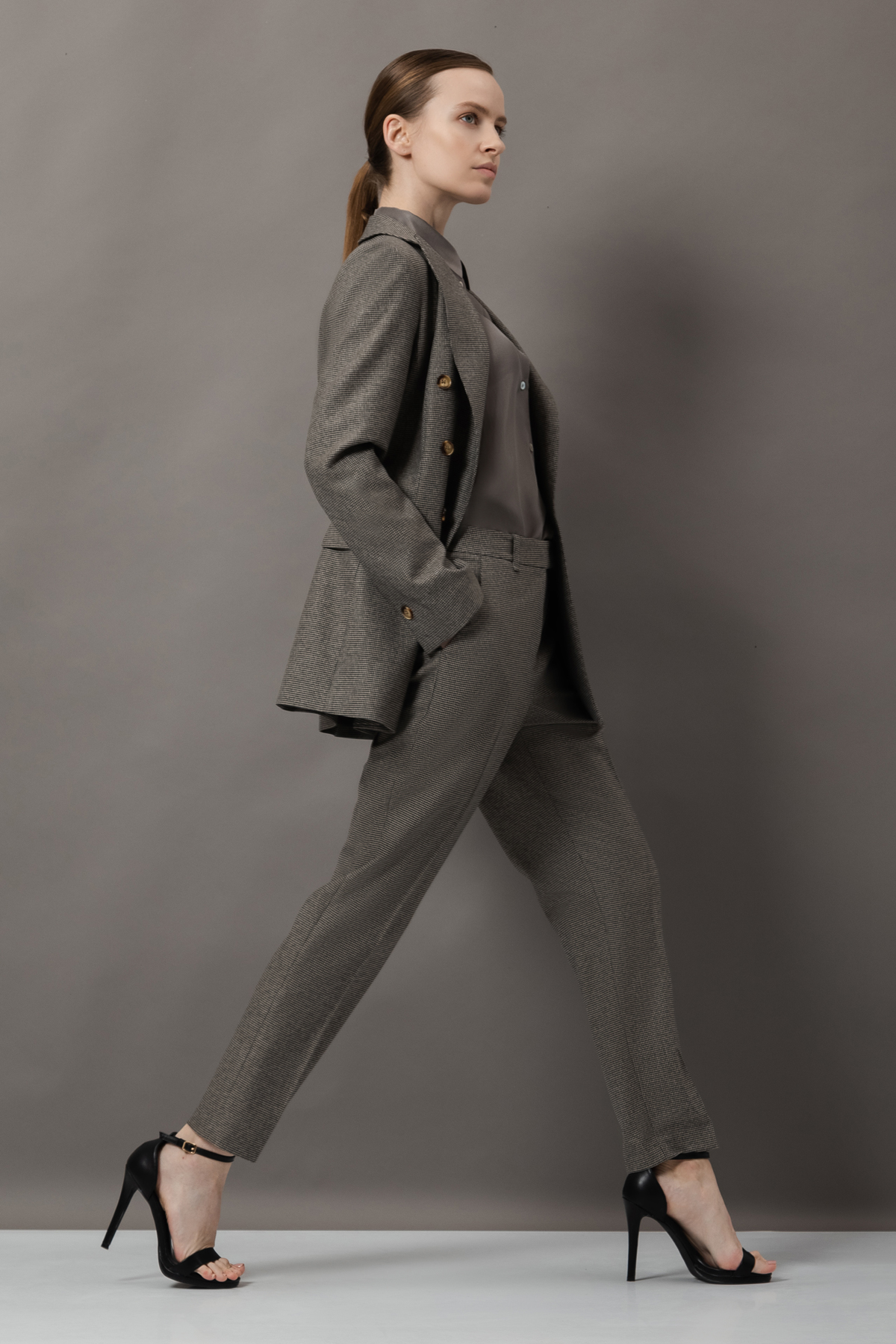 Зауженные брюки VASSA&Co, пол женский, цвет коричневый, фото №2