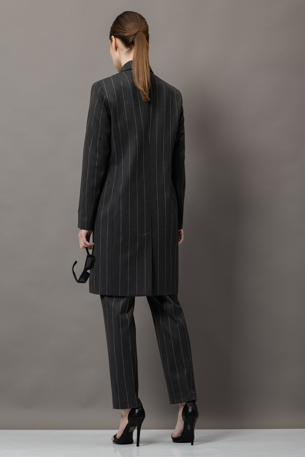 Удлиненный жакет в полоску VASSA&Co, пол женский, цвет серый, фото №8