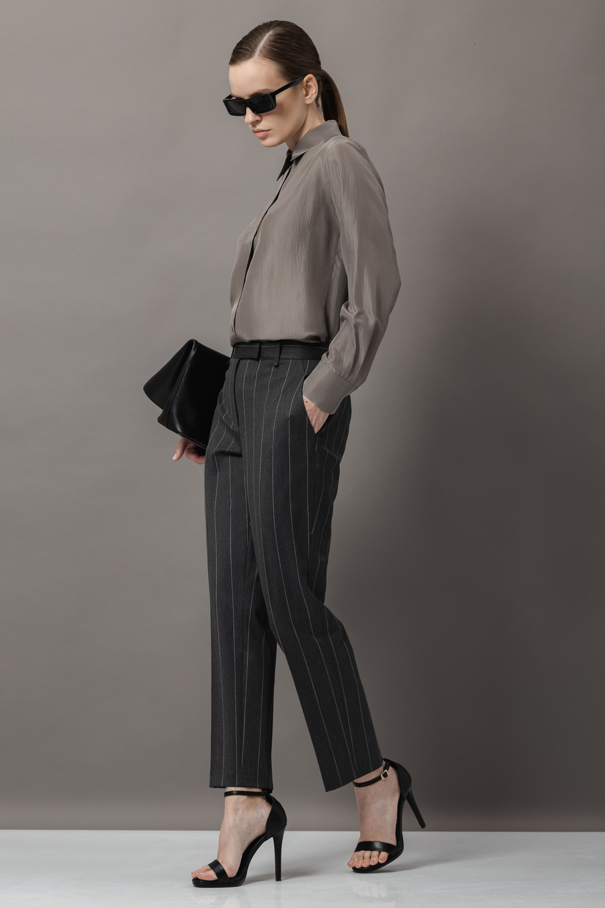 Брюки в полоску VASSA&Co, пол female, цвет серый, фото №4