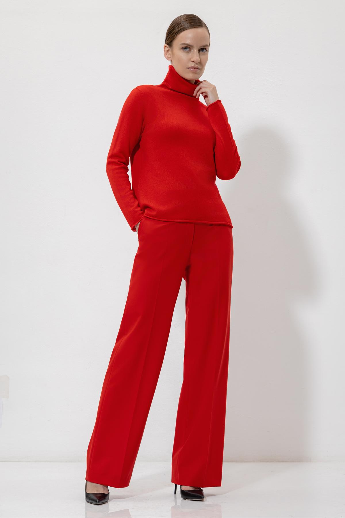 Водолазка свободного кроя из шерсти и кашемира VASSA&Co, пол женский, цвет красный, фото №2