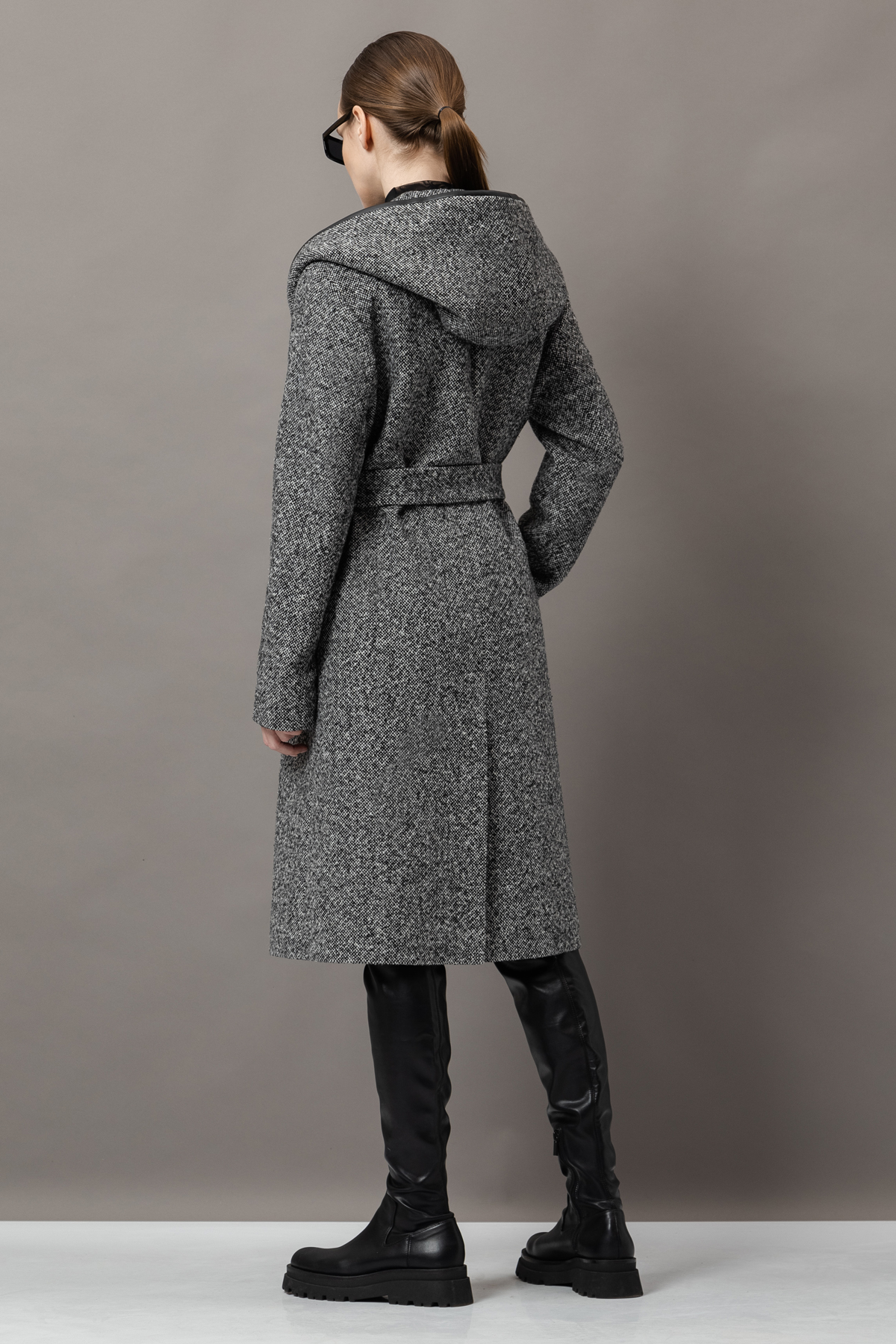 Пальто с капюшоном VASSA&Co, пол женский, цвет черный, фото №5