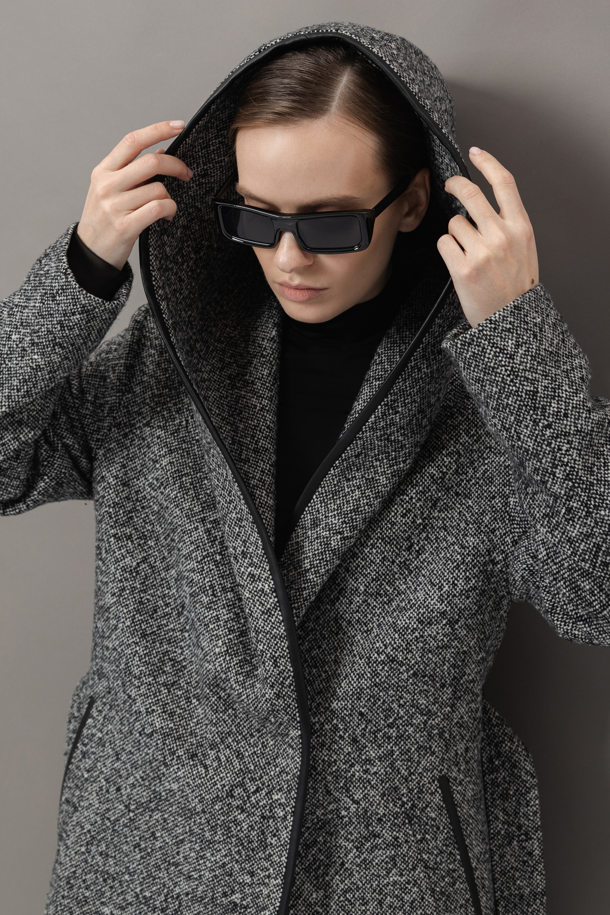 Пальто с капюшоном VASSA&Co, пол женский, цвет черный, фото №6