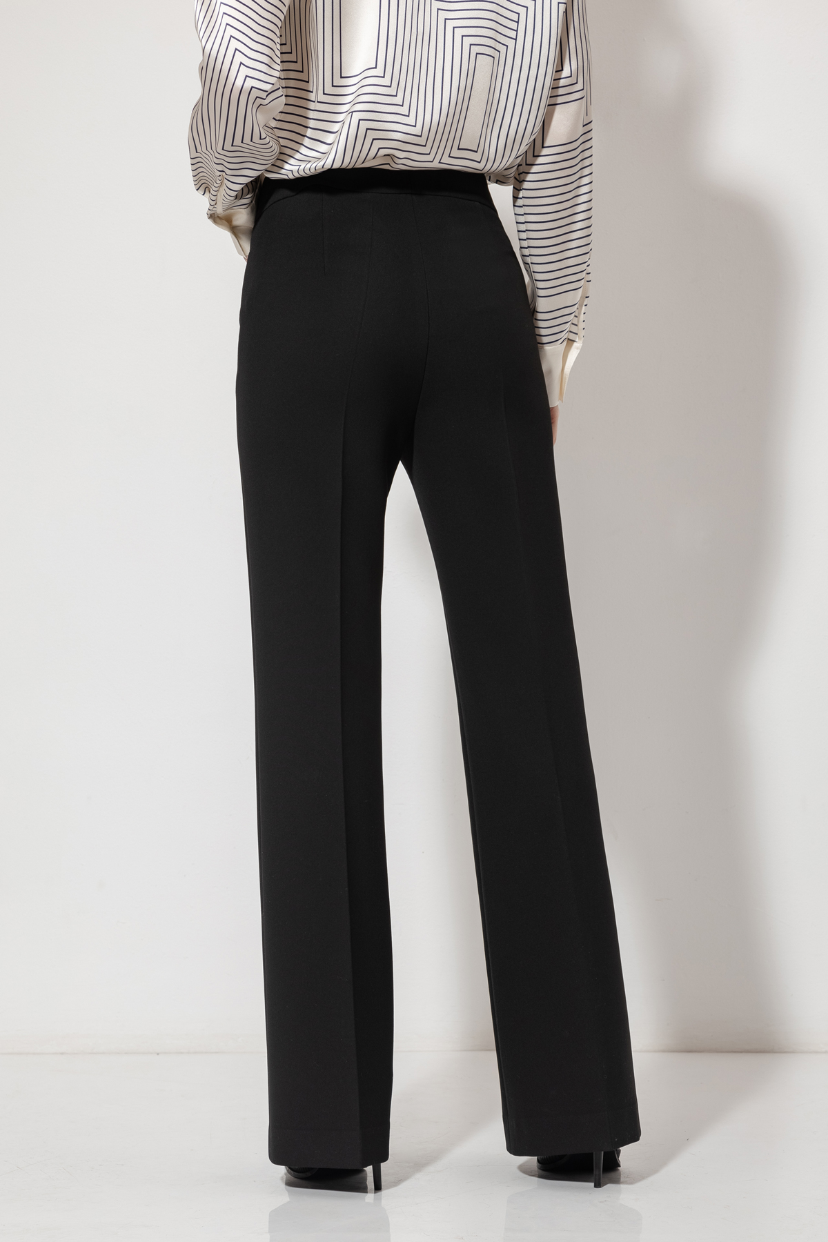 Брюки с застроченными стрелками VASSA&Co, пол женский, цвет черный, фото №5