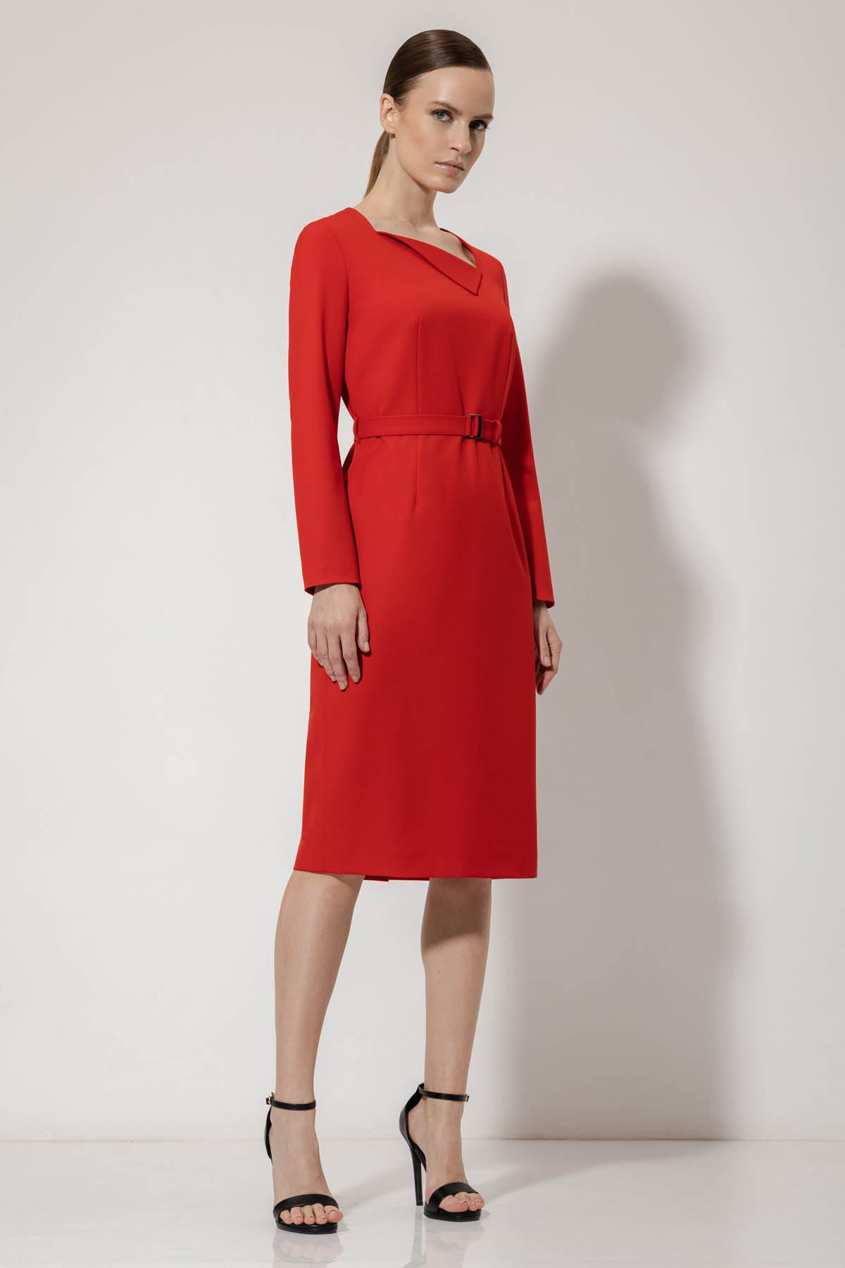 Платье-футляр с асимметричным вырезом VASSA&Co, пол женский, цвет красный, фото №2