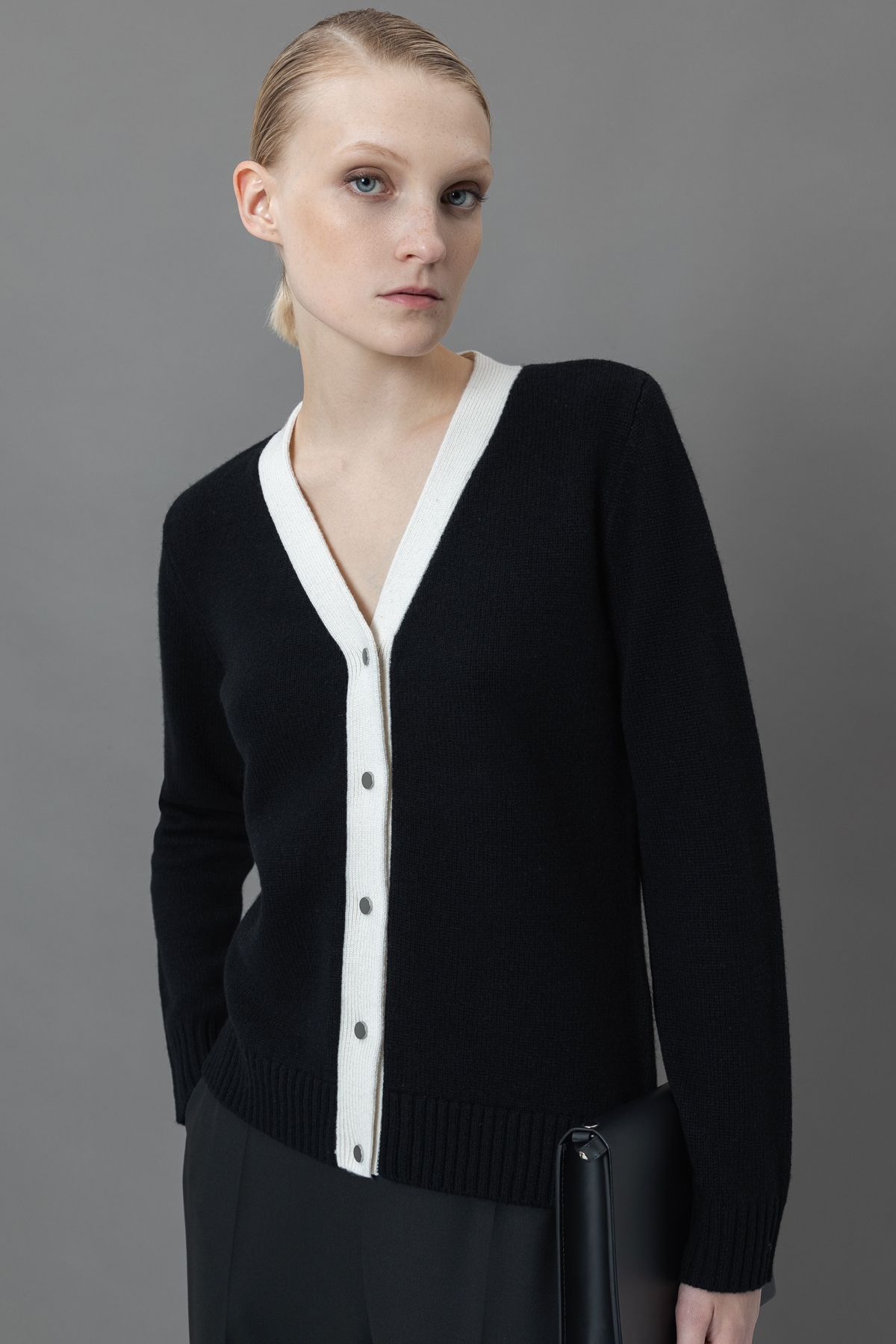 Кардиган из шерсти и кашемира VASSA&Co, пол женский, цвет черный, фото №4