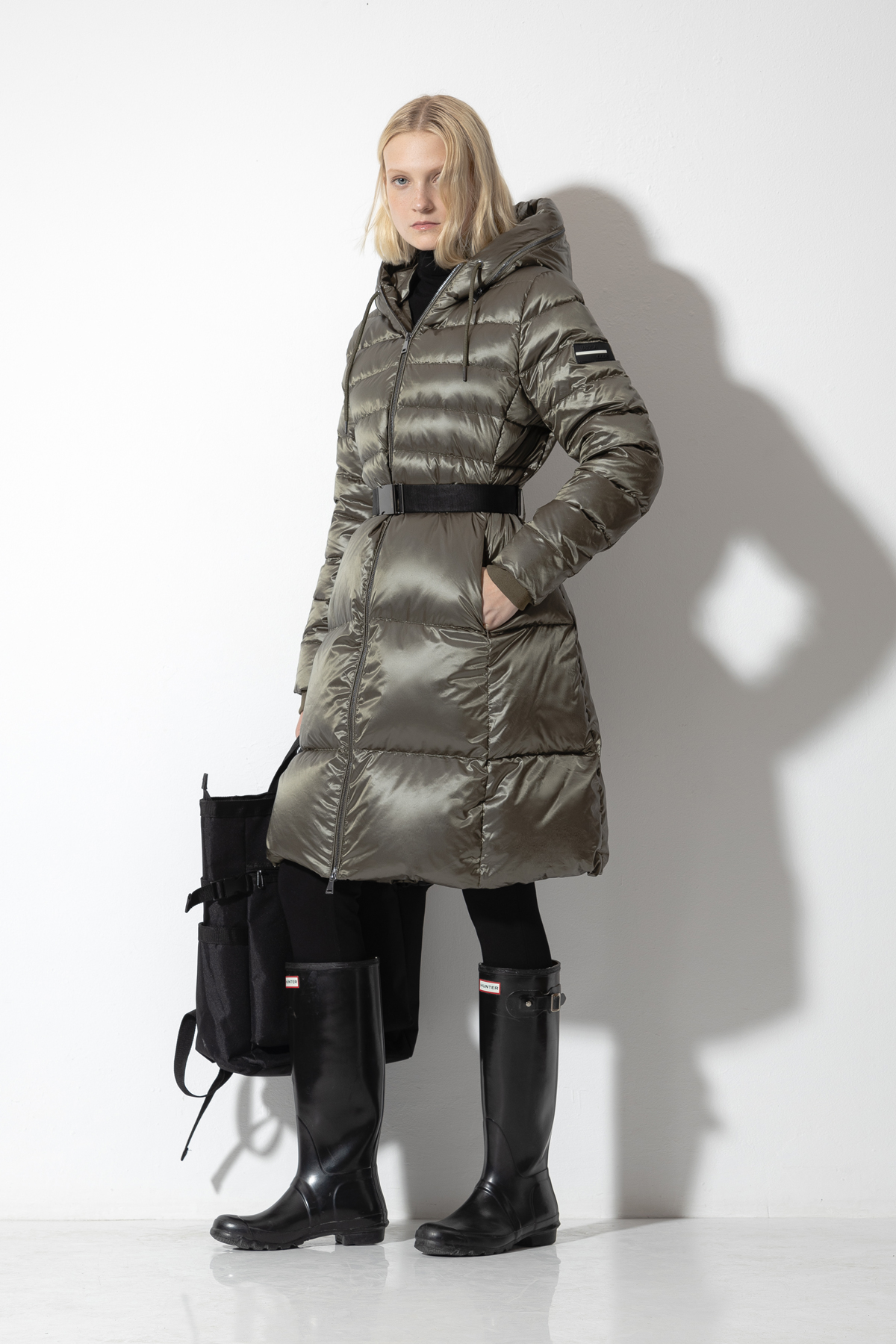 Пальто-пуховик VASSA CODE, пол женский, цвет зеленый, фото №2