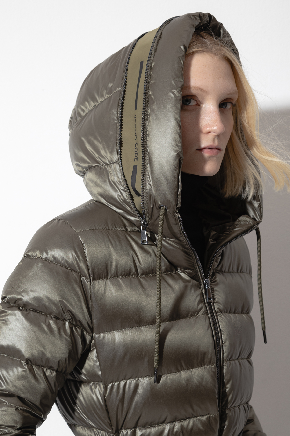 Пальто-пуховик VASSA CODE, пол женский, цвет зеленый, фото №4