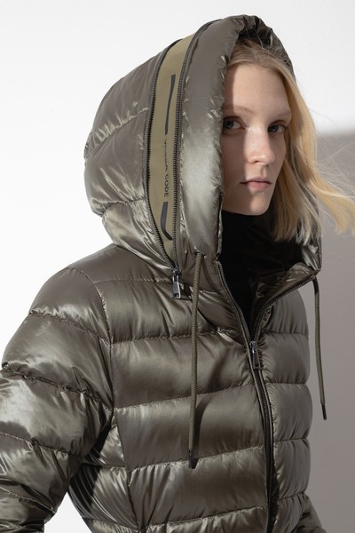 Пальто-пуховик VASSA CODE, пол женский, цвет зеленый, фото №4