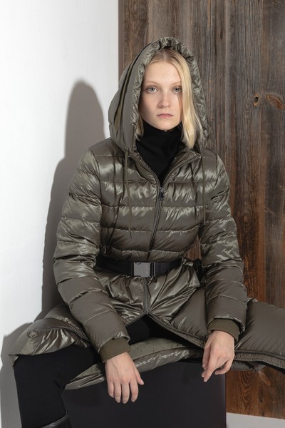 Пальто-пуховик VASSA CODE, пол женский, цвет зеленый, фото №5