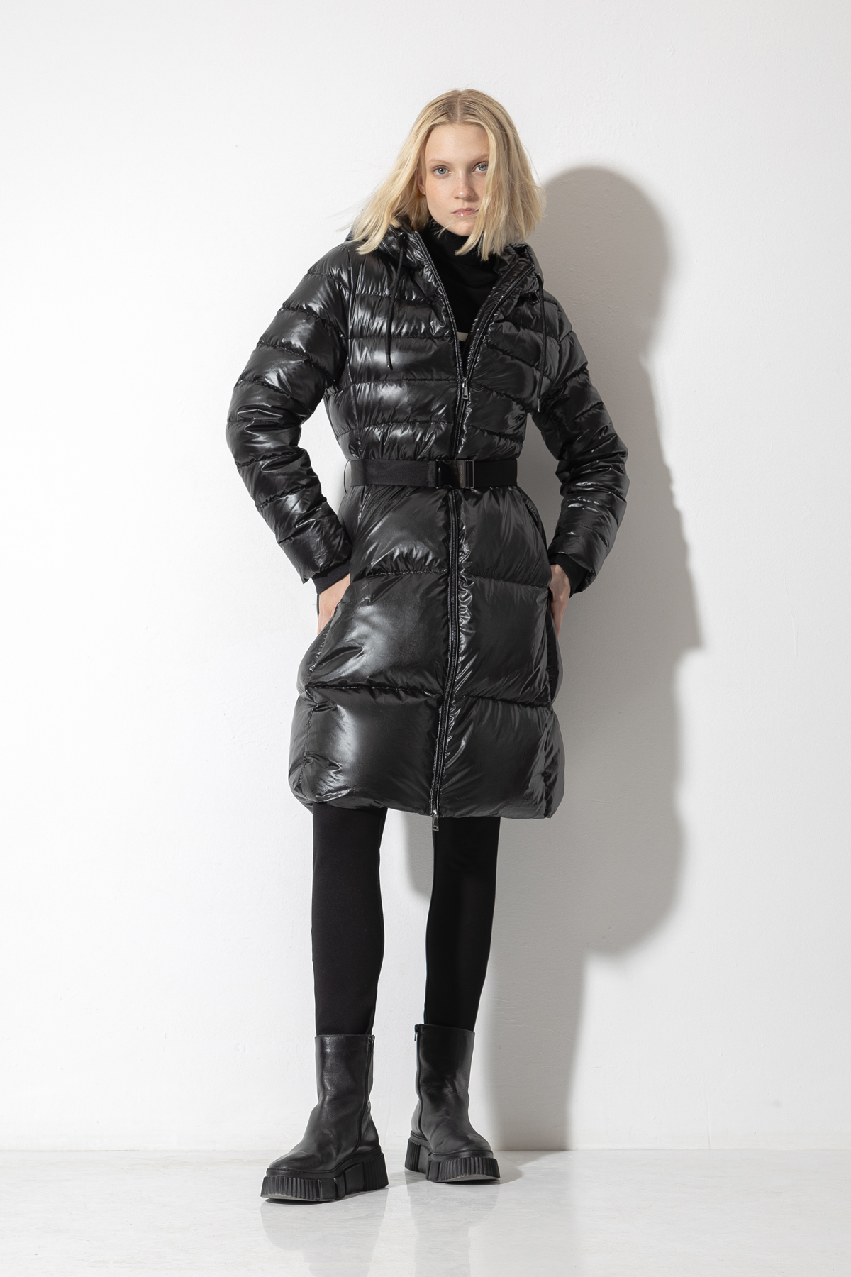 Пальто-пуховик VASSA CODE, пол женский, цвет черный, фото №3