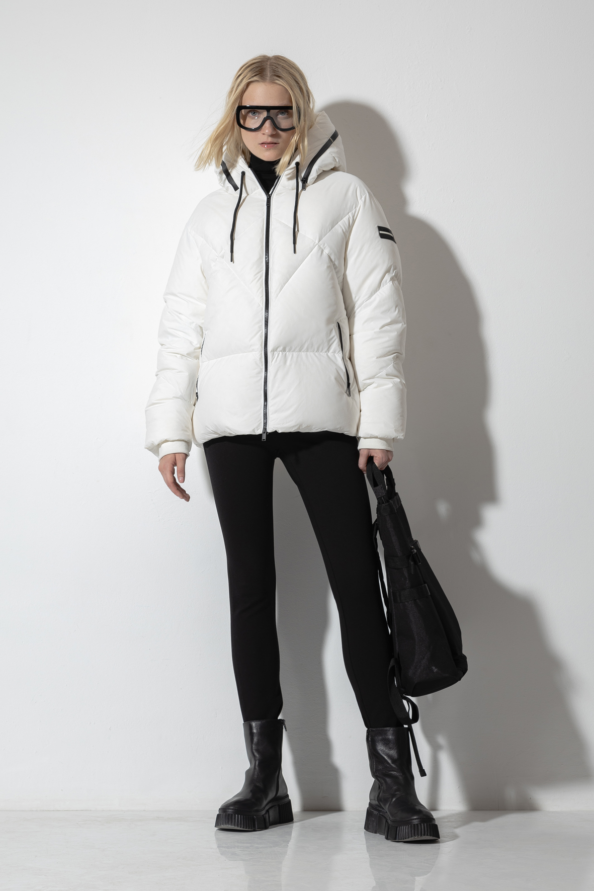 Пуховик VASSA CODE, пол женский, цвет белый, фото №4