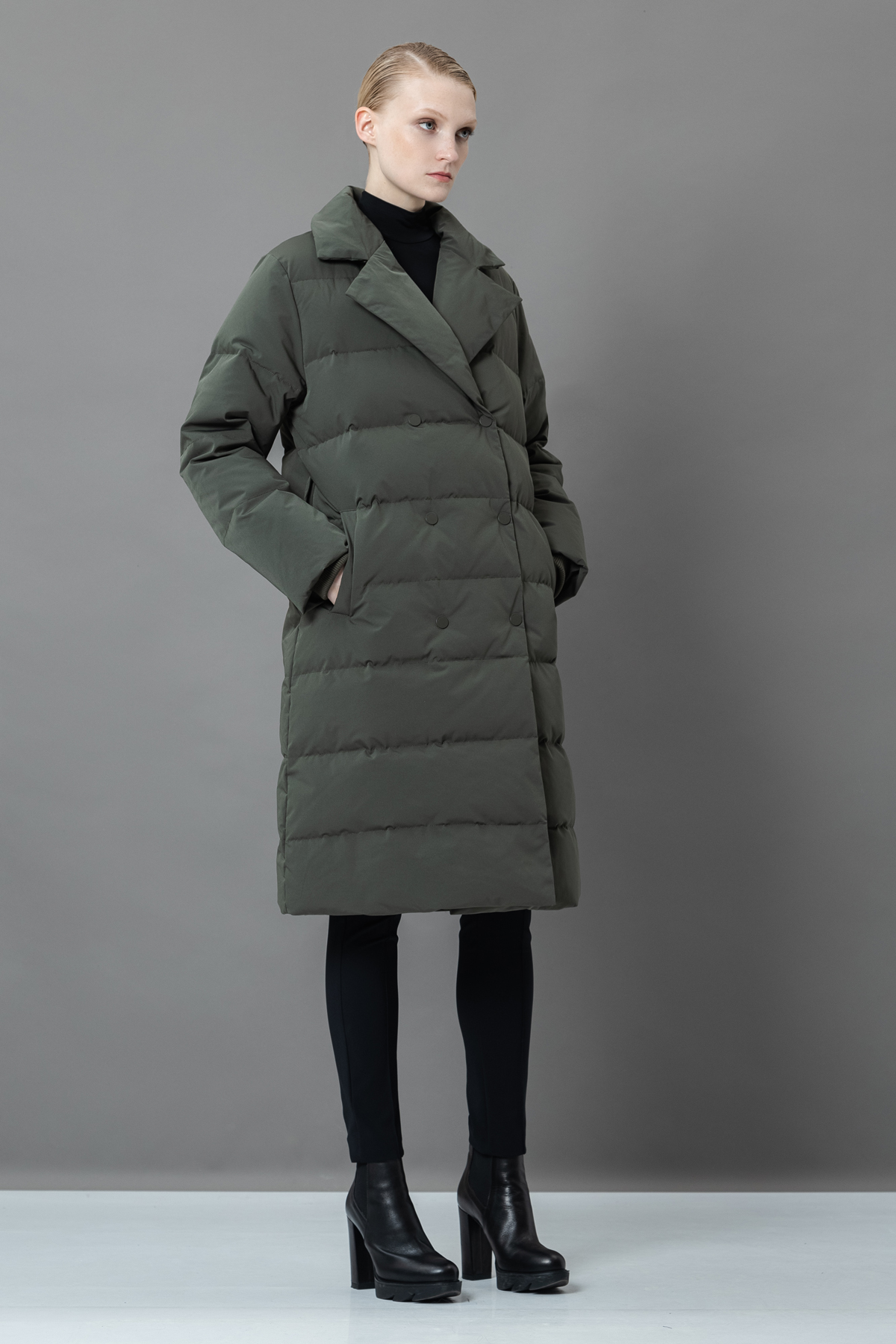 Пуховик с меховым воротником VASSA&Co, пол женский, цвет коричневый, фото №2