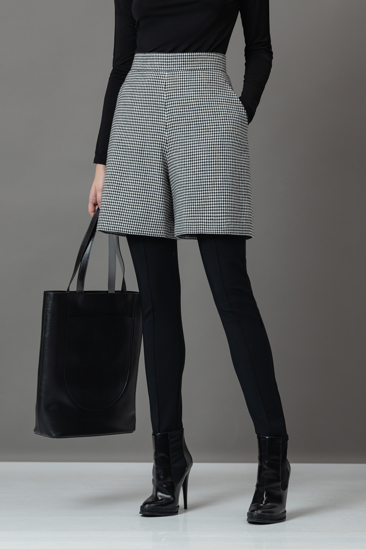 Шорты в гусиную лапку VASSA&Co, пол женский, цвет черный, фото №2