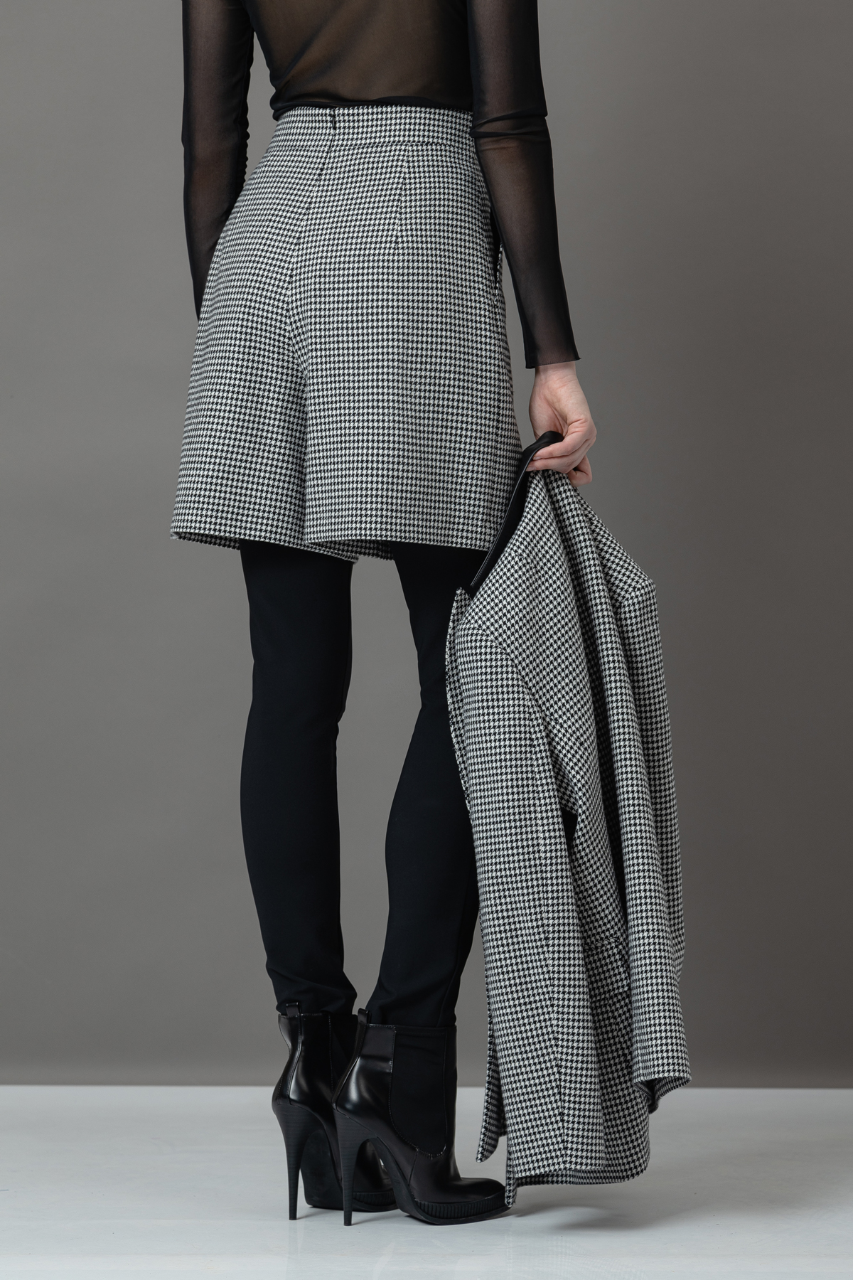 Шорты в гусиную лапку VASSA&Co, пол женский, цвет черный, фото №7