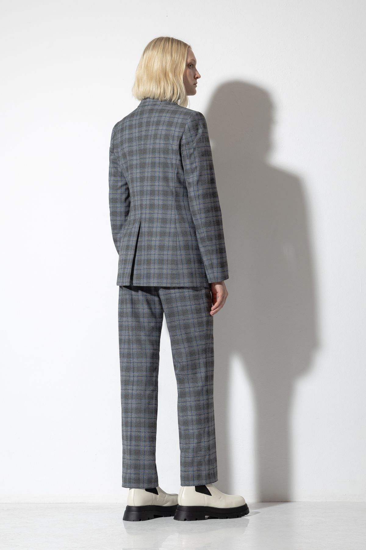 Прямые брюки VASSA CODE, пол женский, цвет серый, фото №4