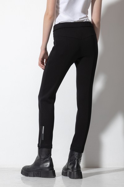 Зауженные трикотажные брюки VASSA CODE, пол женский, цвет черный, фото №3