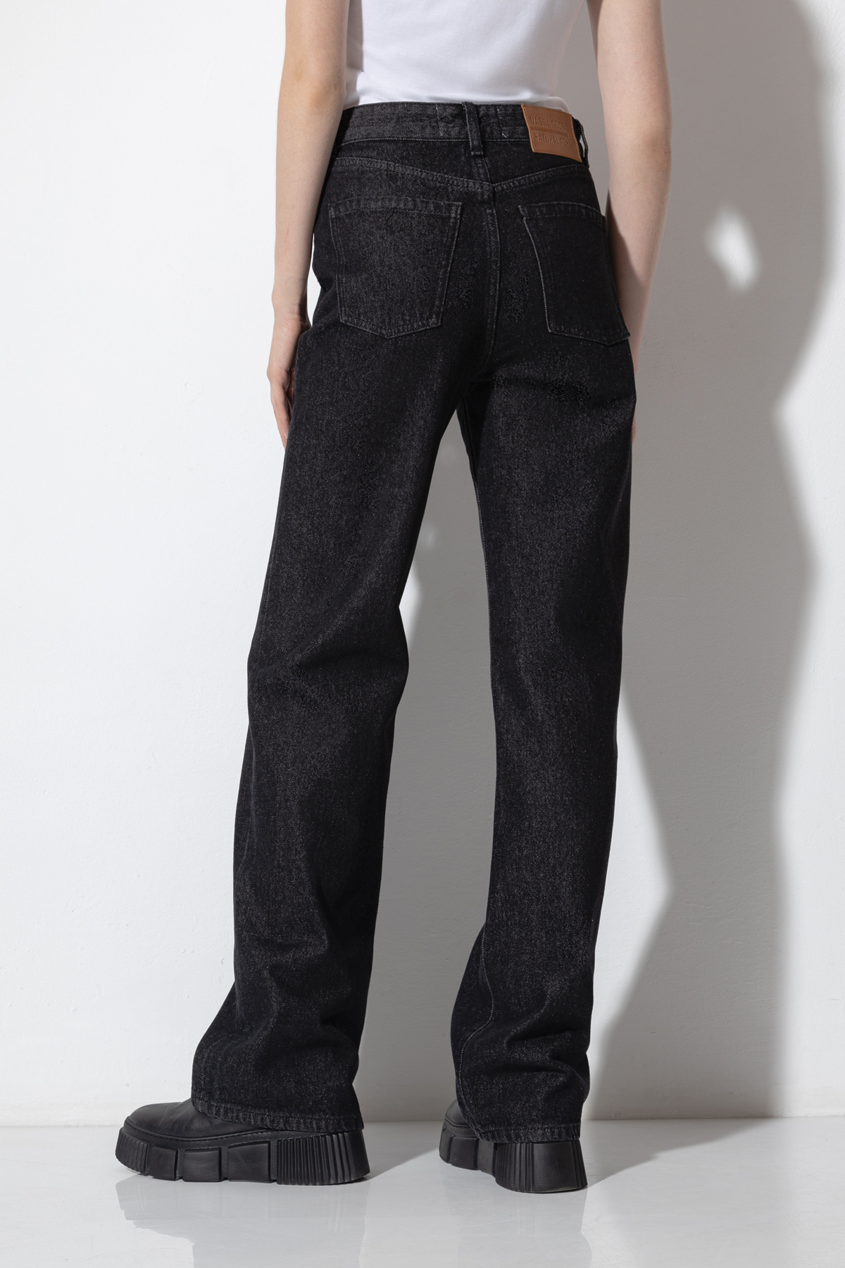 Джинсы Chelsea High Rise VASSA CODE, пол женский, цвет черный, фото №3