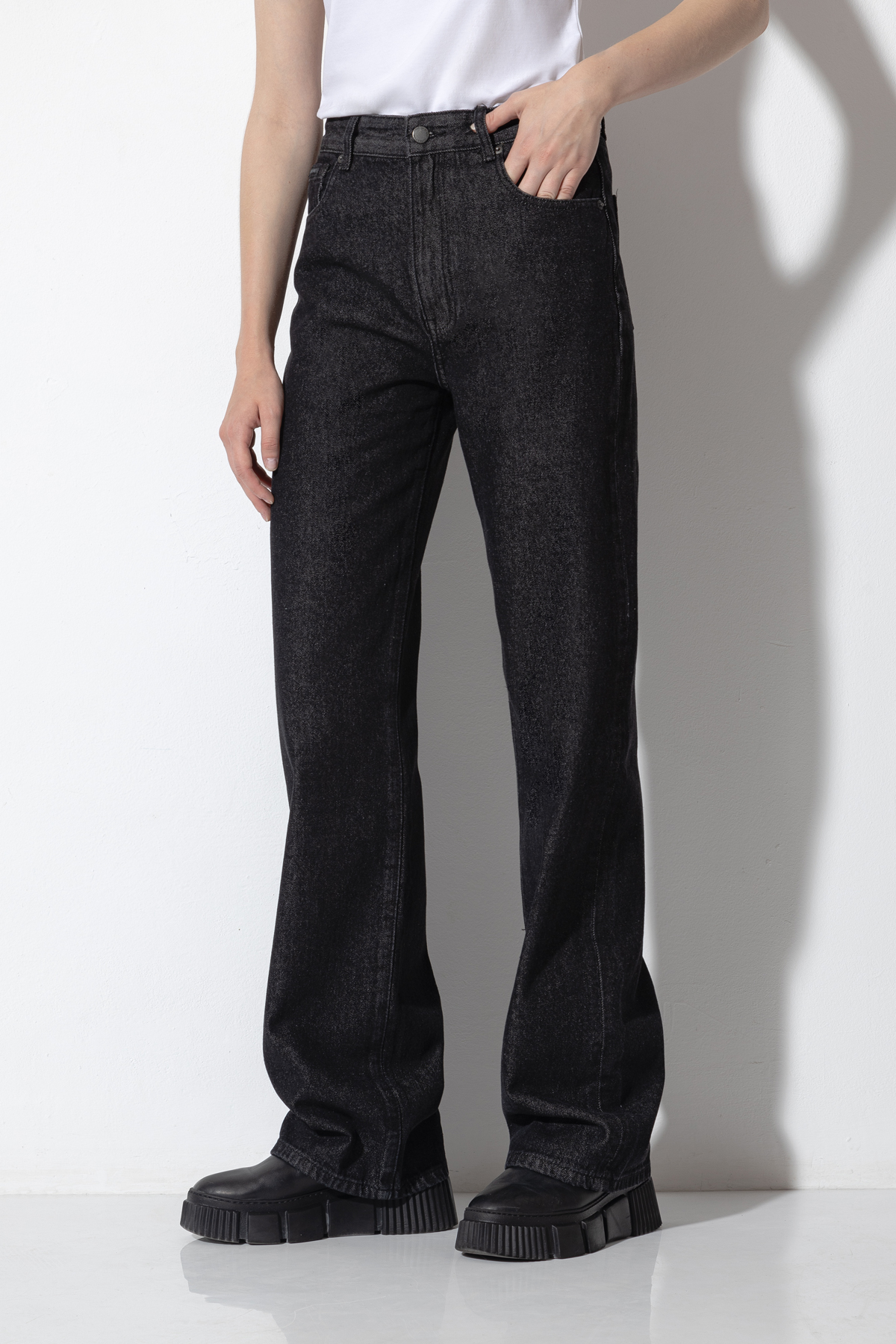 Джинсы Chelsea High Rise VASSA CODE, пол женский, цвет черный, фото №4