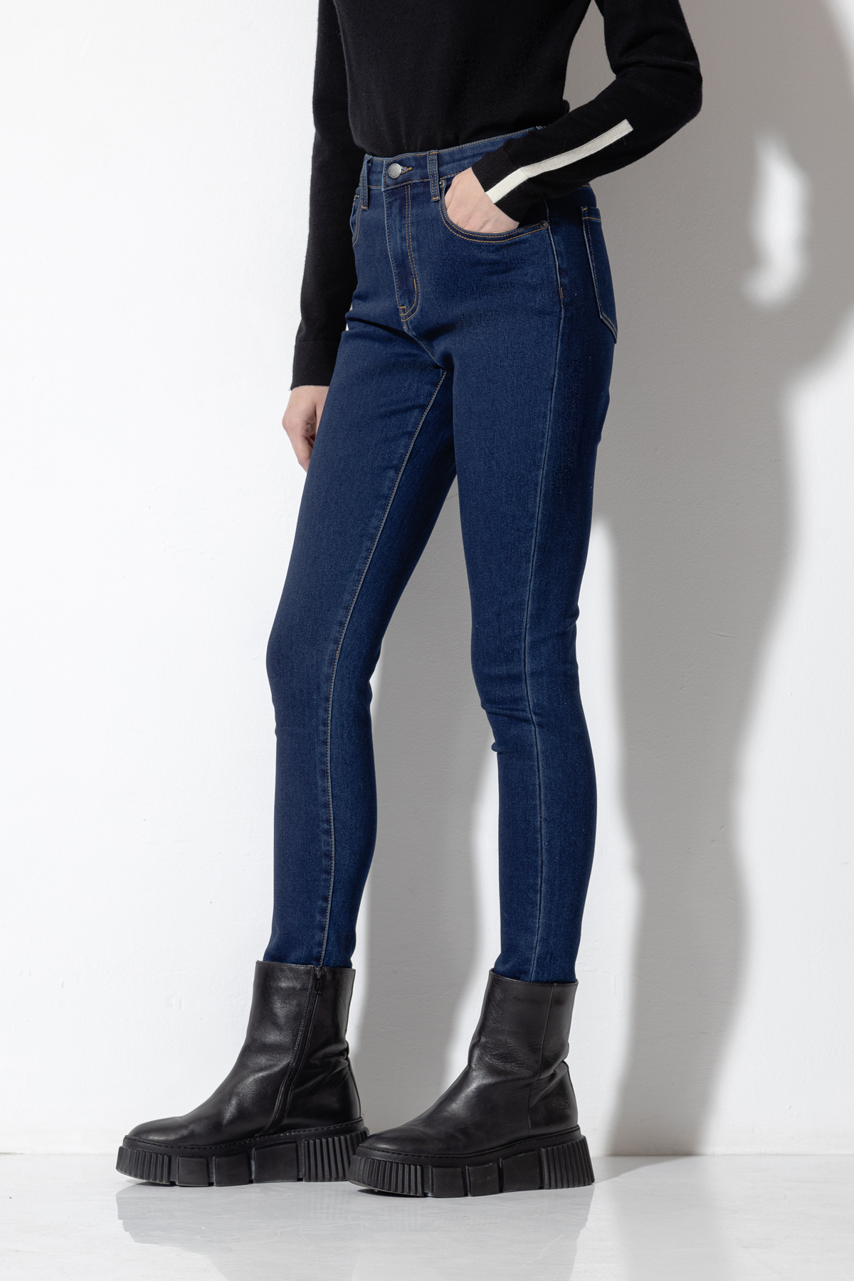Jeans VASSA CODE, пол female, цвет синий, фото №5