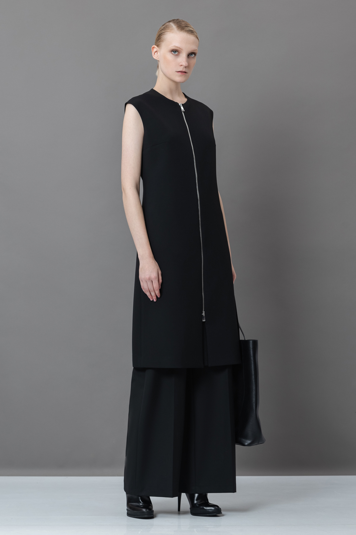 Жилет на молнии VASSA&Co, пол женский, цвет черный, фото №2