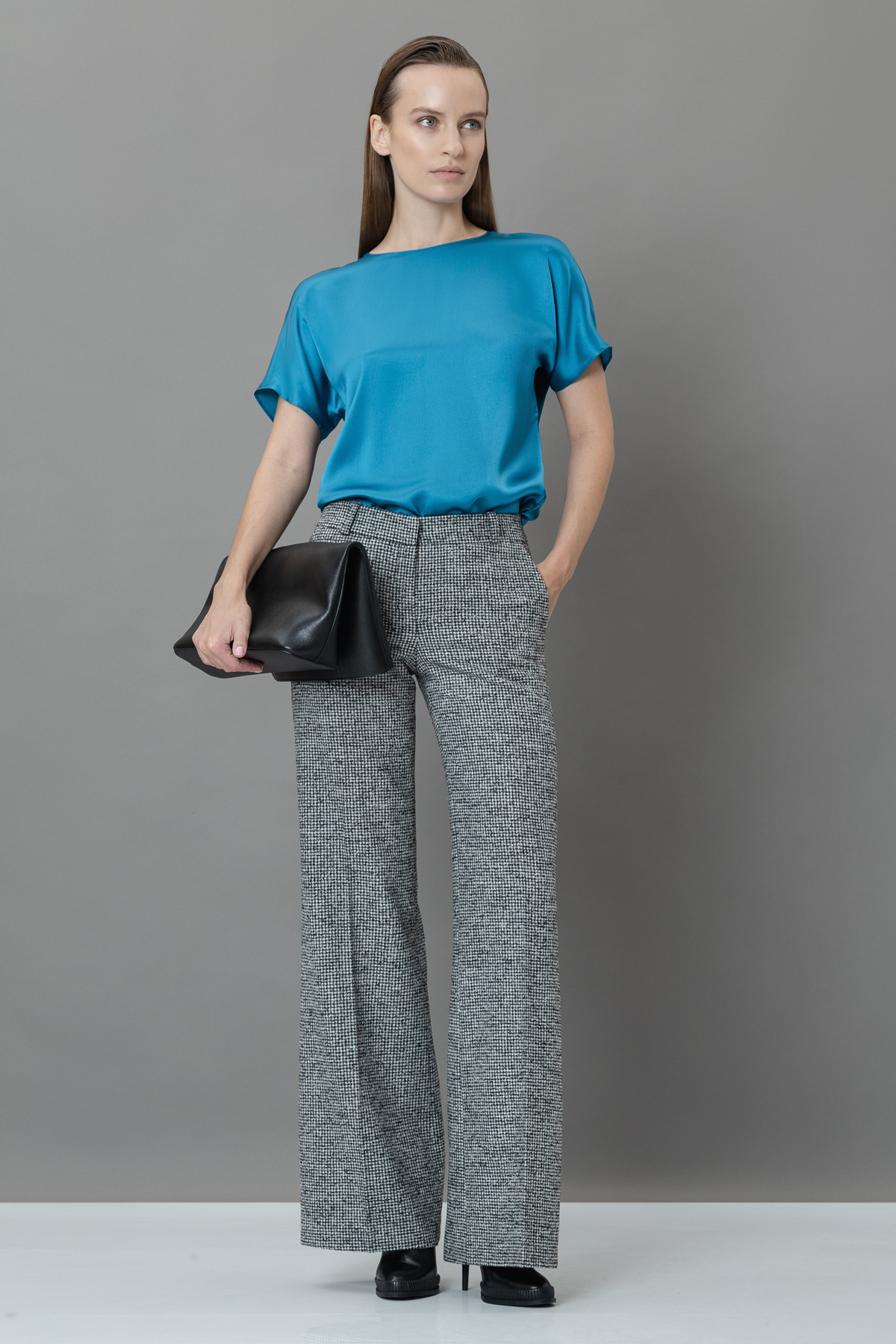 Брюки из фактурной ткани VASSA&Co, пол женский, цвет черный, фото №2