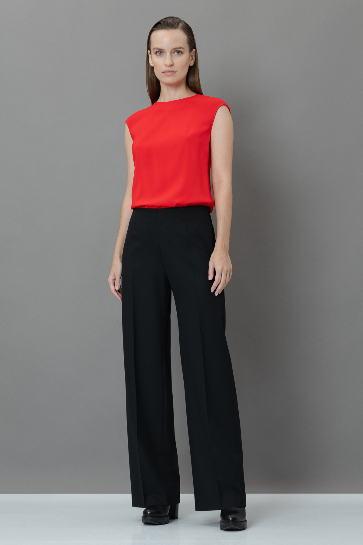 Широкие брюки на низкой посадке VASSA&Co, пол женский, цвет черный, фото №3