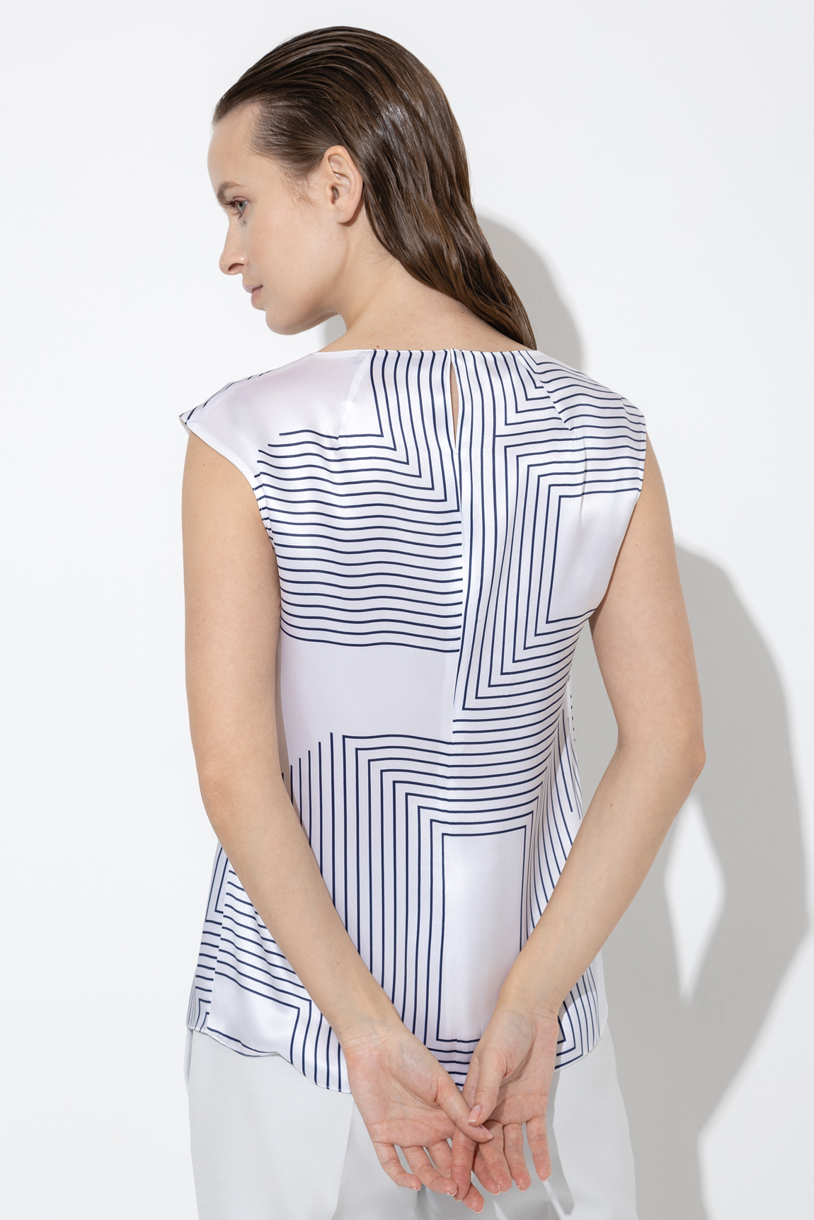 Топ из шелка VASSA&Co, пол женский, цвет белый, фото №5