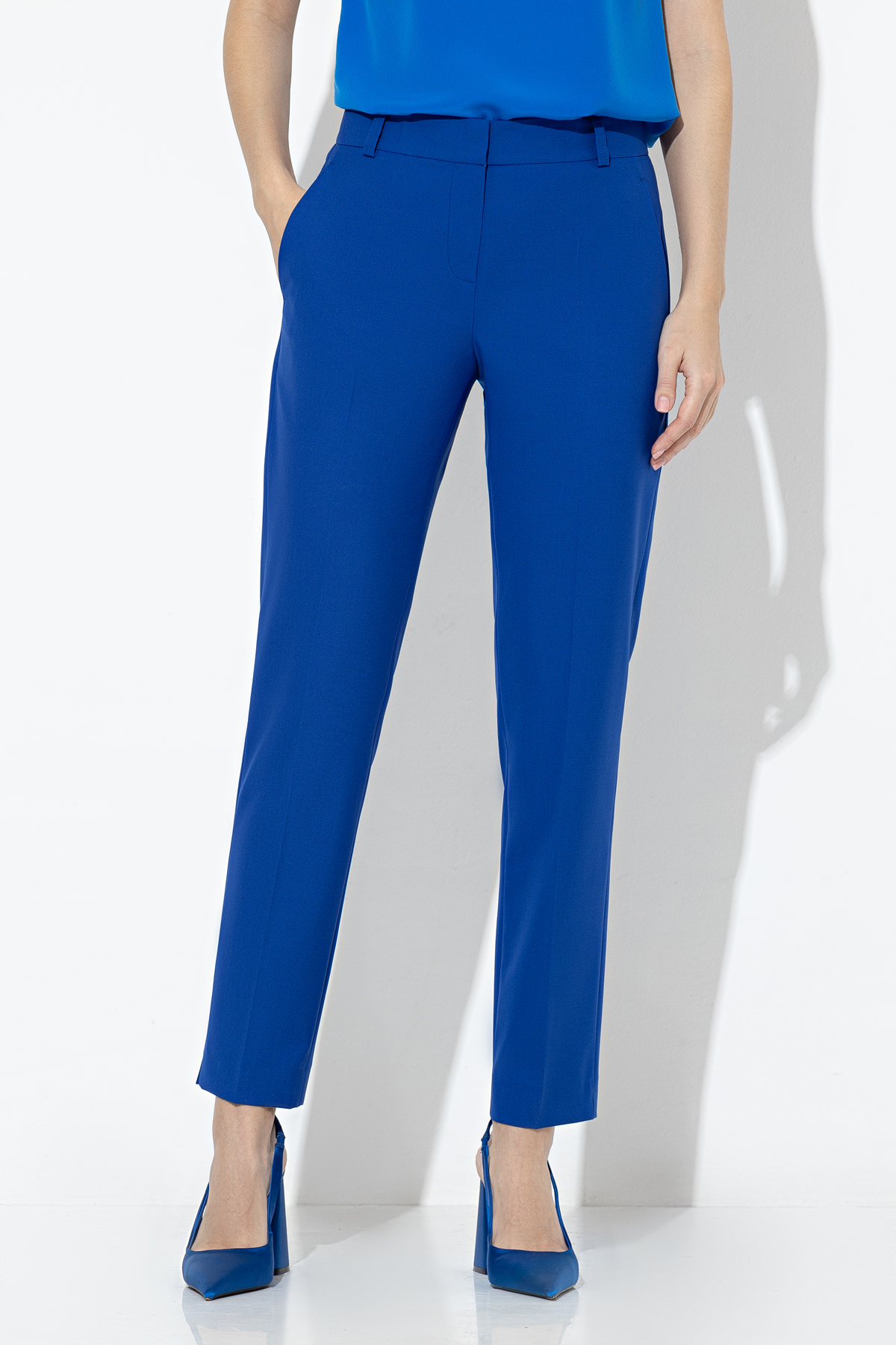 Зауженные брюки VASSA&Co, пол женский, цвет синий, фото №3
